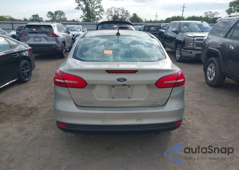 2016 Ford Focus Se z USA, uszkodzony, nr VIN 1FADP3F29GL212353